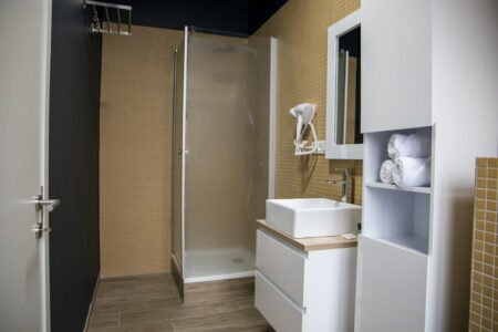 Comfortabele hotelkamer met airco bij GUZY Hotel Lier
