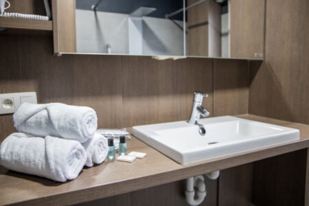 Comfortabele hotelkamer met airco bij GUZY Hotel Lier