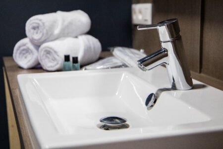 Comfortabele hotelkamer met airco bij GUZY Hotel Lier