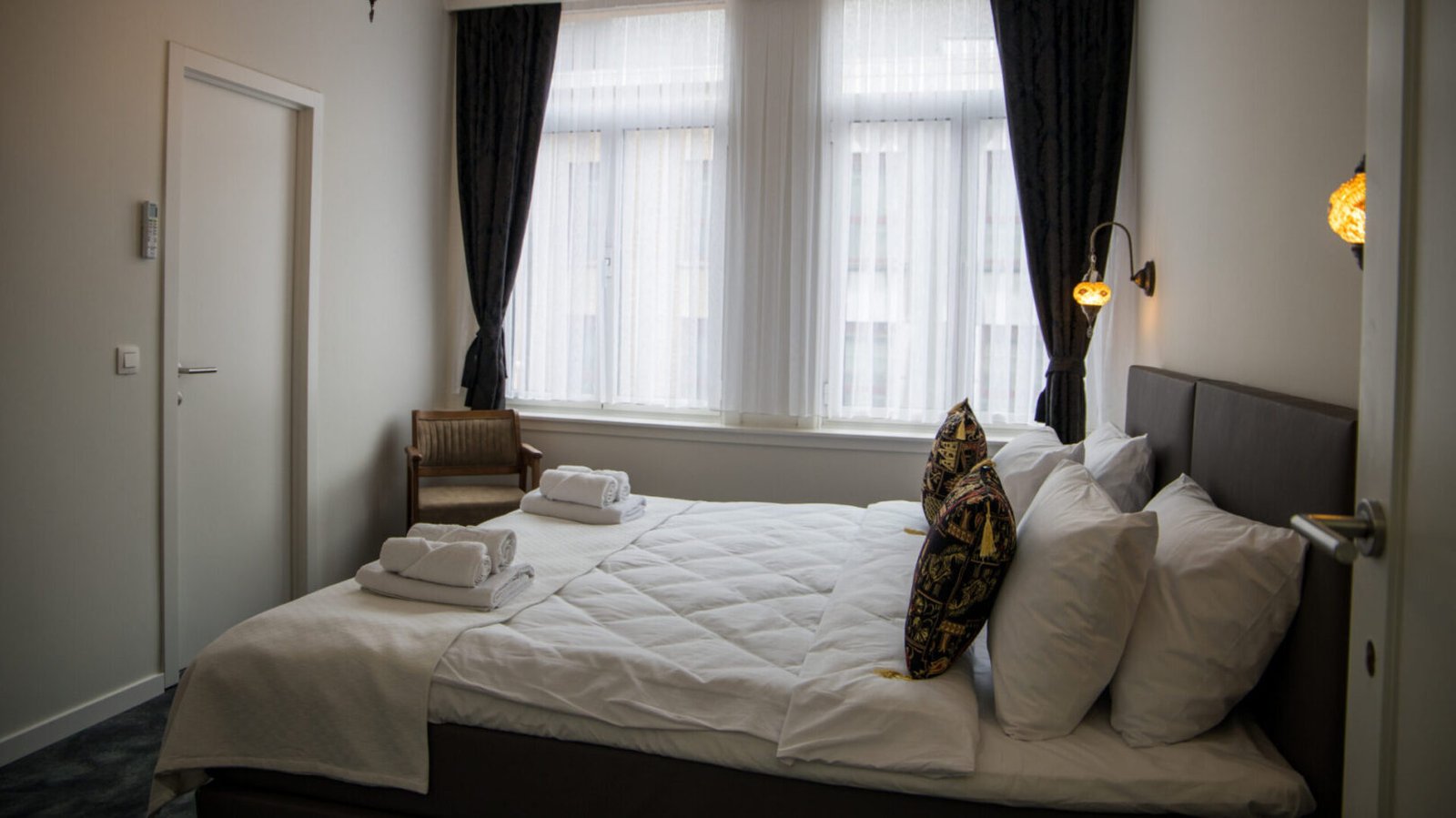 Comfortabele hotelkamer met airco bij GUZY Hotel Lier